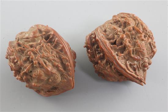 Two Chinese carved walnuts, early 20th century, 5cm